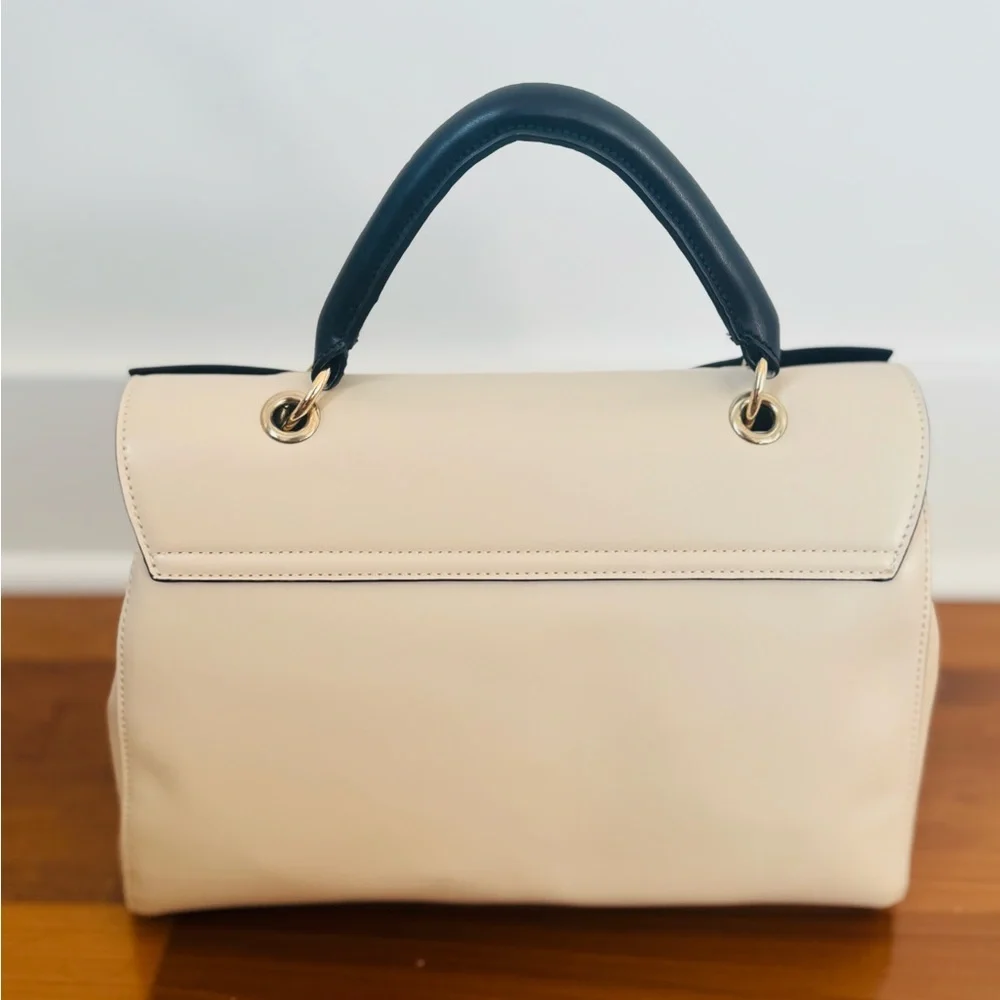 Big Neutral color bag with Black Bow and top handle and removable strap Aldo
